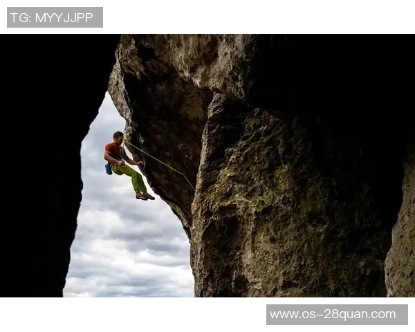 成都攀岩队的盯防体系与攀岩战术的深度解析与应用探讨